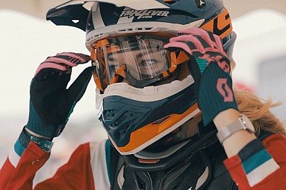 Video: beleef de bloedstollende tandembackflip op de Zwarte Cross