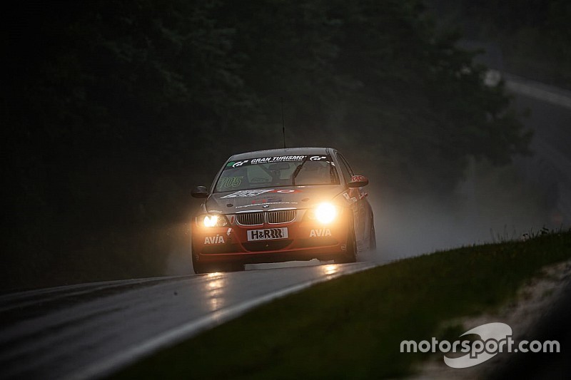 VLN 6: Kaya galibiyet, Aşarı beşincilik ile Nürburgring'den döndü