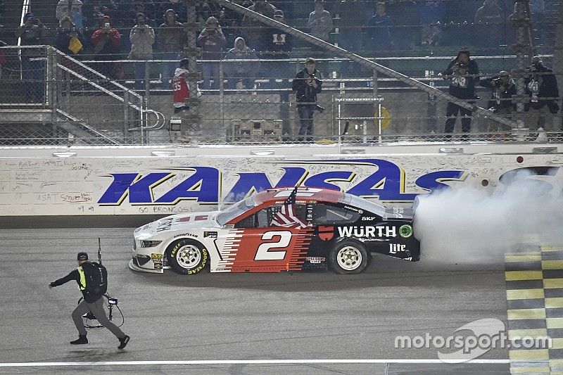 Kansas-Triumph für Keselowski - Bowman verpasst ersten Sieg knapp