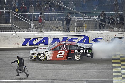 Kansas-Triumph für Keselowski - Bowman verpasst ersten Sieg knapp