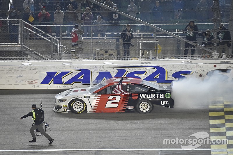 Kansas-Triumph für Keselowski - Bowman verpasst ersten Sieg knapp