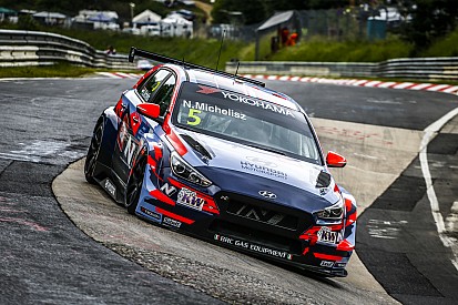 Norbert Michelisz trionfa di forza in Gara 1 al Nordschleife