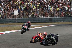 Viñales resurge en Assen y se impone a Márquez en un explosivo pulso