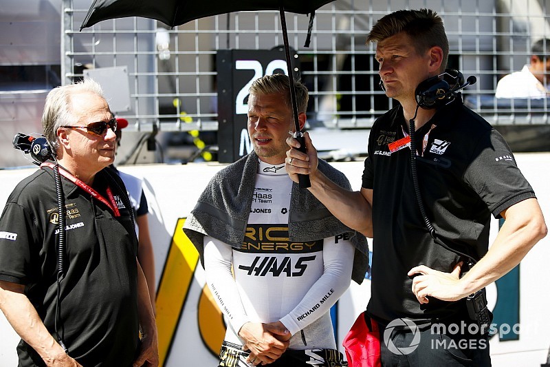 Magnussen: Hulkenberg benimle konuşmuyor