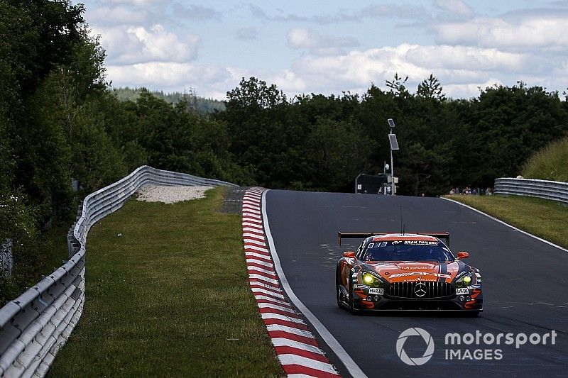 24 uur Nürburgring: Engel bezorgt Black Falcon Mercedes pole