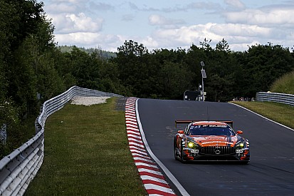 24 uur Nürburgring: Engel bezorgt Black Falcon Mercedes pole