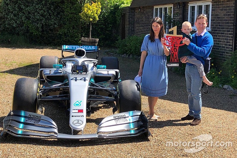 Morre garoto de cinco anos homenageado por Hamilton após GP da Espanha