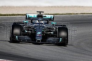 Test Barcellona, Giorno 1, ore 13: Bottas davanti, inseguito da Leclerc