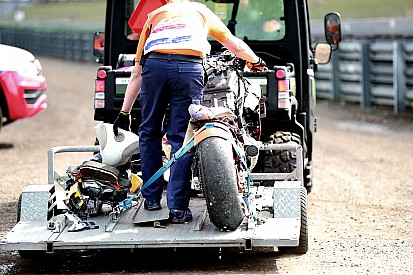 Lorenzo sufre una fractura dorsal