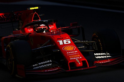 Leclerc manda en un 1-2 de Ferrari en la práctica dos de Bakú