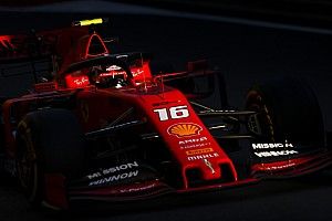 Leclerc manda en un 1-2 de Ferrari en la práctica dos de Bakú