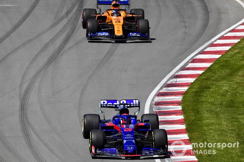 Video: Kvyat'ın Sainz'ı geçişi