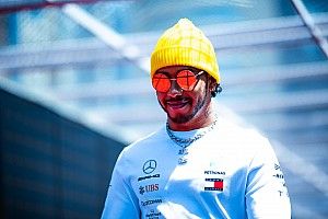 Mercedes изменит индикацию на табло машины Хэмилтона в режиме VSC