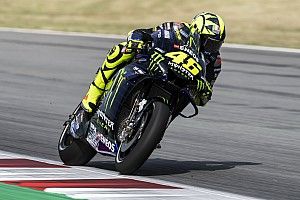 Rossi: “Lorenzo pasa por un mal momento, se vio delante y lo intentó”