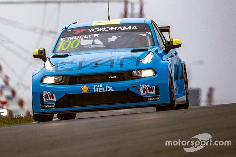 Мюллер впервые в этом году выиграл гонку WTCR