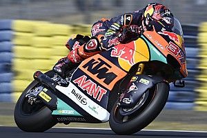 Augusto Fernández se lleva la victoria en Moto2