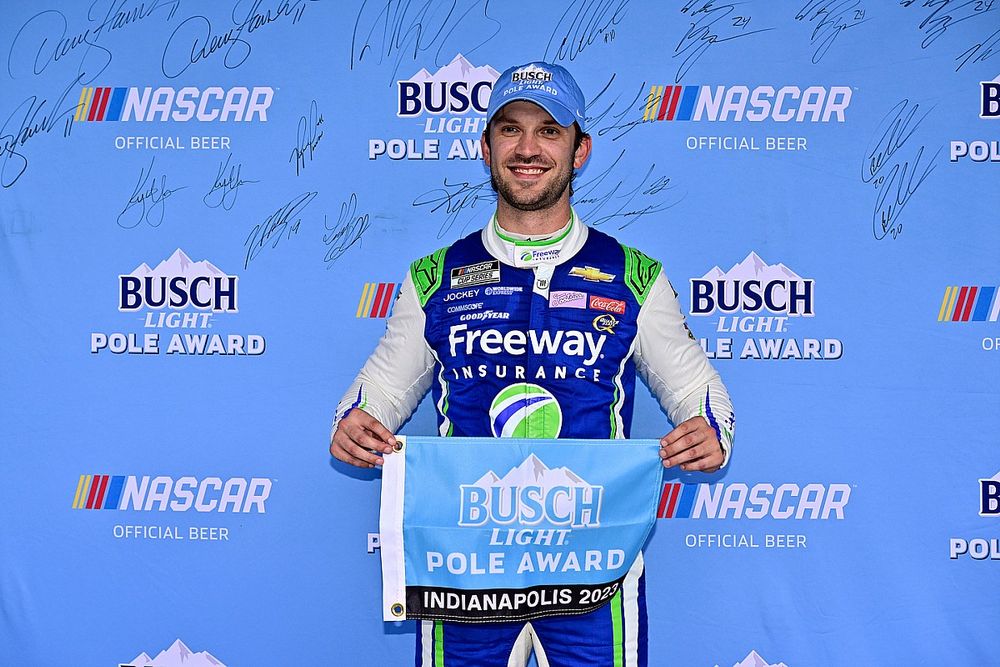 Daniel Suarez, Trackhouse Racing, Freeway.com Chevrolet Camaro, autor de la pole position.
