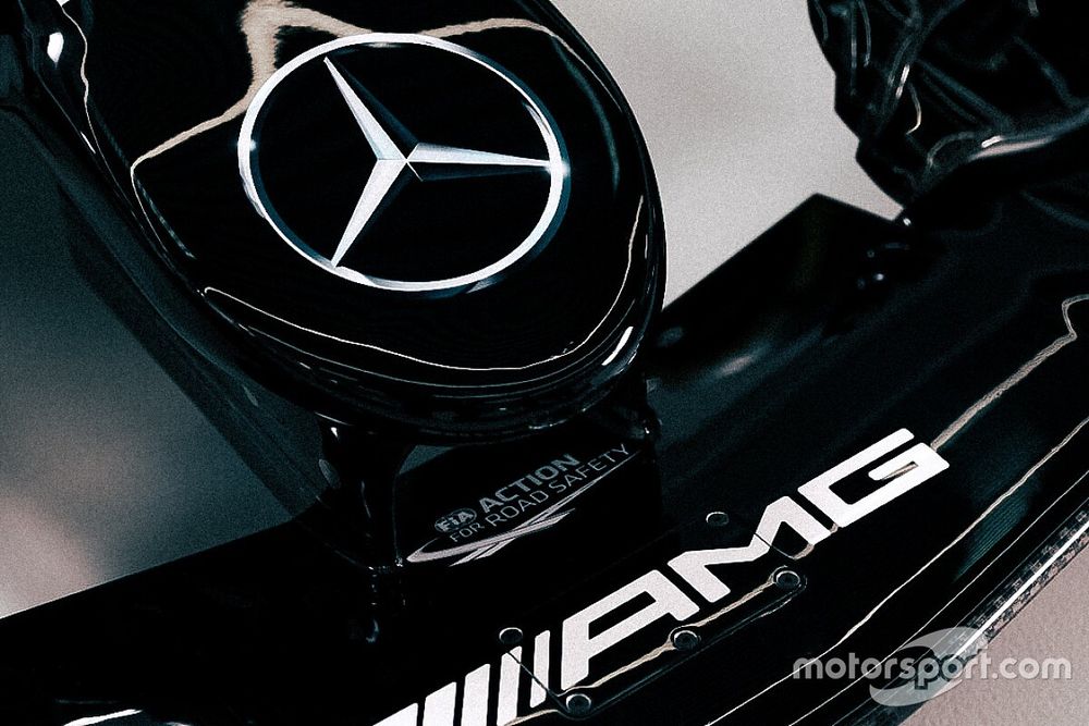 Mercedes W12: Bottas már meg is mutatta a 2021-es autó egy részét