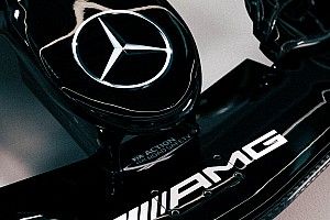 Mercedes W12: Bottas már meg is mutatta a 2021-es autó egy részét