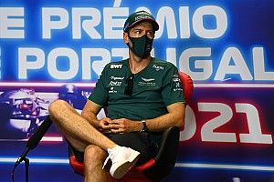Феттель назвал логичным решение Aston Martin лишить его обновлений