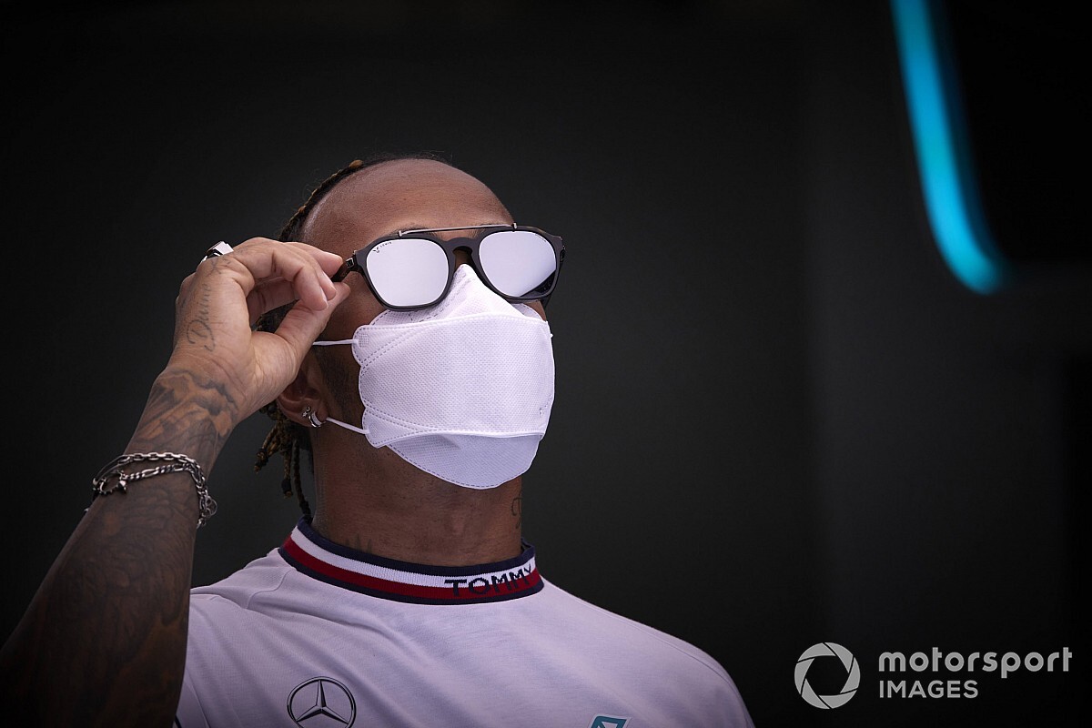 Hamilton: „Az új szabályokkal akarnak megállítani minket!”