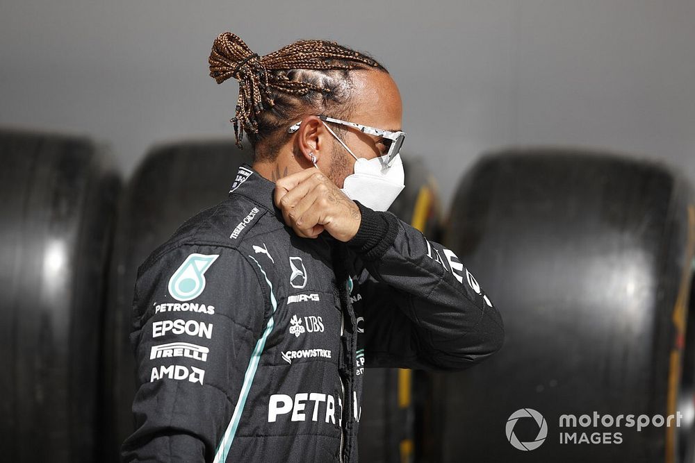 Hamilton: "Mercedes meglio dei test, ma siamo ancora indietro"