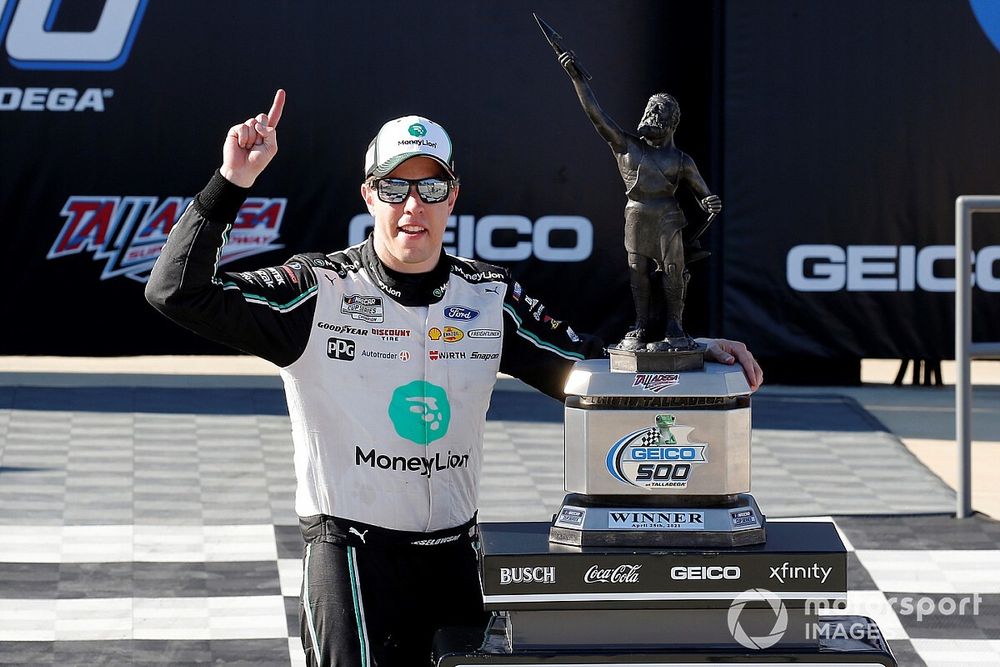 Keselowski pierwszy, Grala szósty