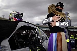 Johnson's 'heart is full' after ending NASCAR career at Phoenix