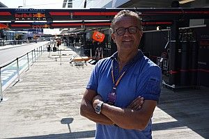 Plooij komt met nieuw F1-boek: "Zoveel te vertellen in coronatijd"