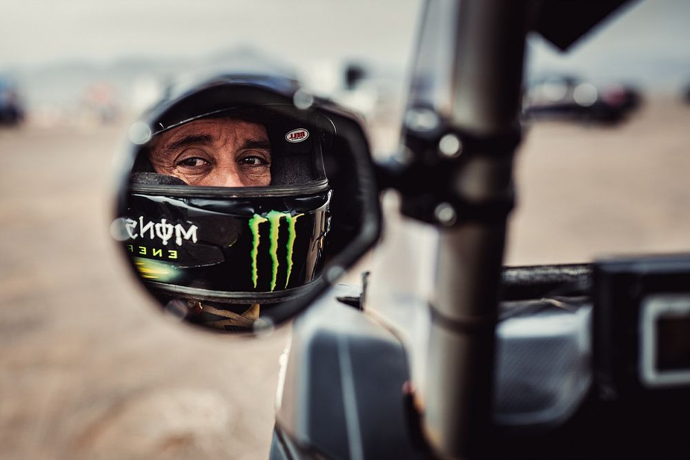 Farrés: "En el Dakar nos jugamos la vida no por fama, sino por pasión"