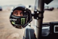 Farrés: "En el Dakar nos jugamos la vida no por fama, sino por pasión"