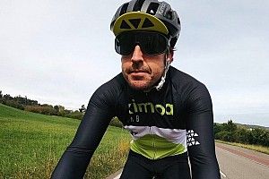 Alonso bisiklet kazası geçirdi, durumu iyi!