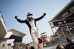 El hijo de un ex piloto de F1 ya es campeón en Fórmula 4