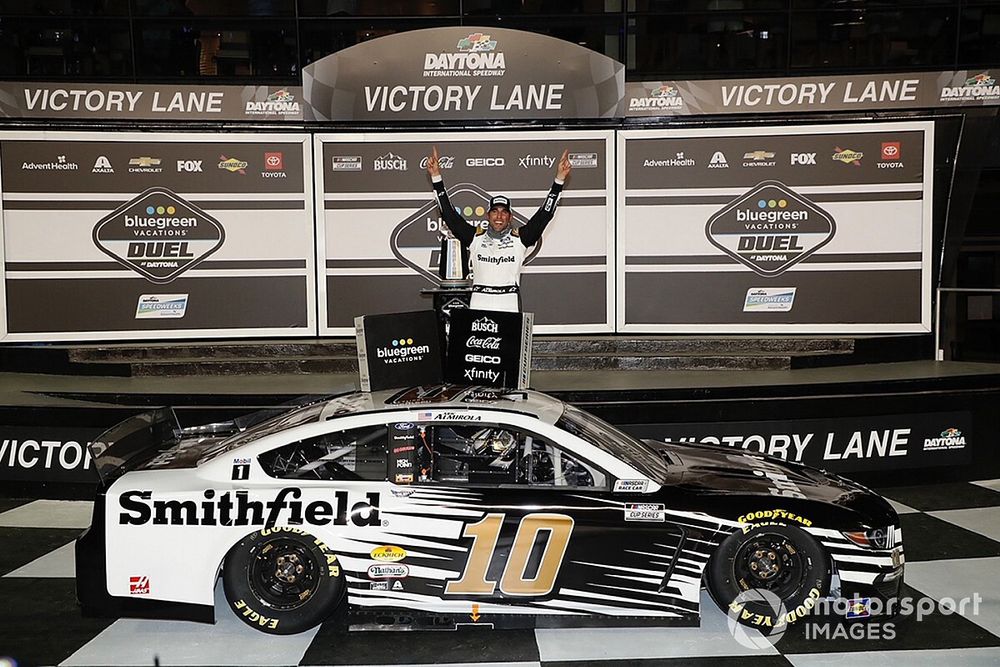 Duel 1 Race Winner Aric Almirola, Stewart-Haas Racing, Ford Mustang Smithfield