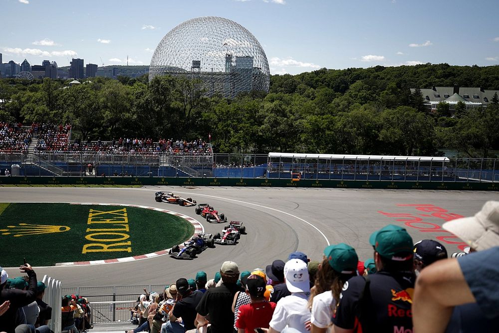 Alex Albon, Williams FW44, Zhou Guanyu, Alfa Romeo C42, Charles Leclerc, Ferrari F1-75