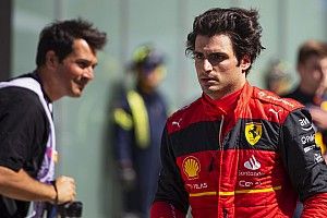 Tim Coronel ziet geen vechter in Sainz: “Als je haar maar goed zit”