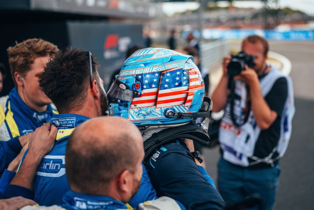 Race winner Logan Sargeant, Carlin