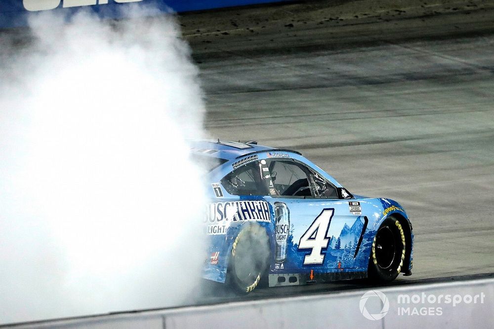 Race winner Kevin Harvick, Stewart-Haas Racing, Ford Mustang