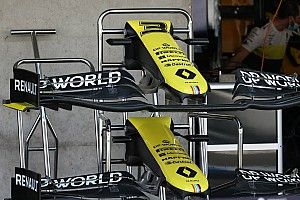 Renault: un muso con due cape e flap dell'ala diversi