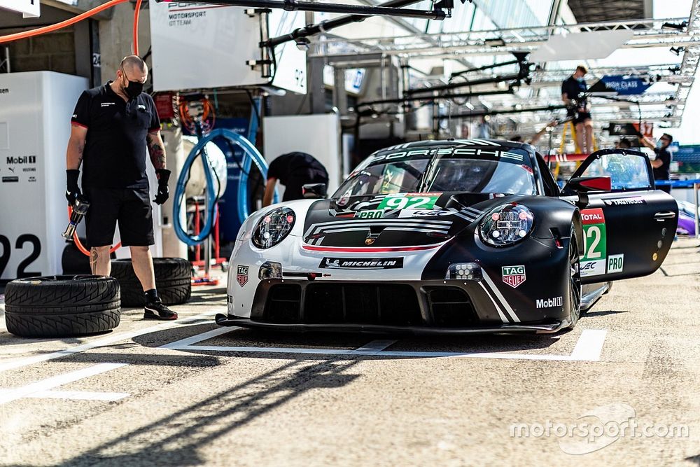 Porsche facing "disadvantage" in Le Mans GTE fight
