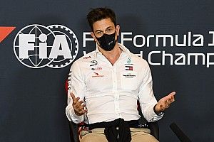 Wolff on hunt for Mercedes F1 team boss successor