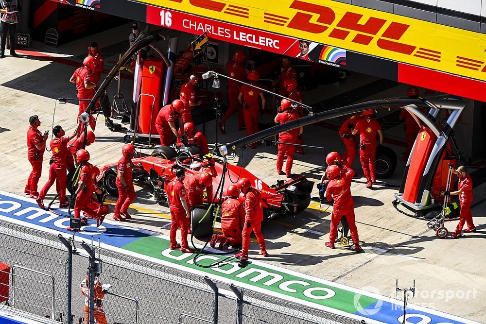 Charles Leclerc, Ferrari SF1000, ai box