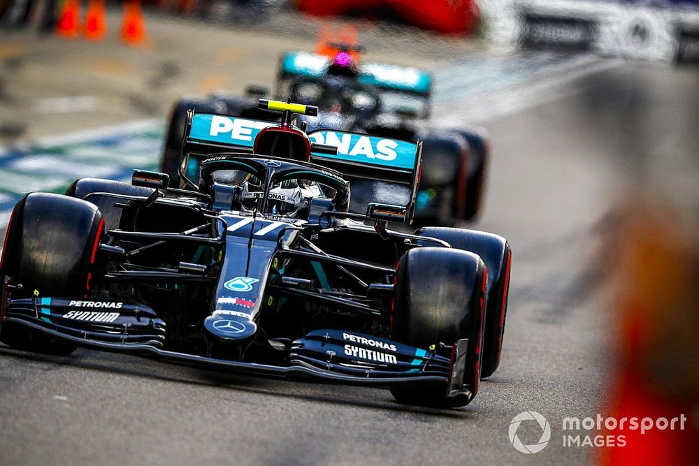 Valtteri Bottas, Mercedes F1 W11, Lewis Hamilton, Mercedes F1 W11, in the pit lane