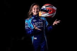 Brasileira Júlia Ayoub passa para nova fase de programa da FIA