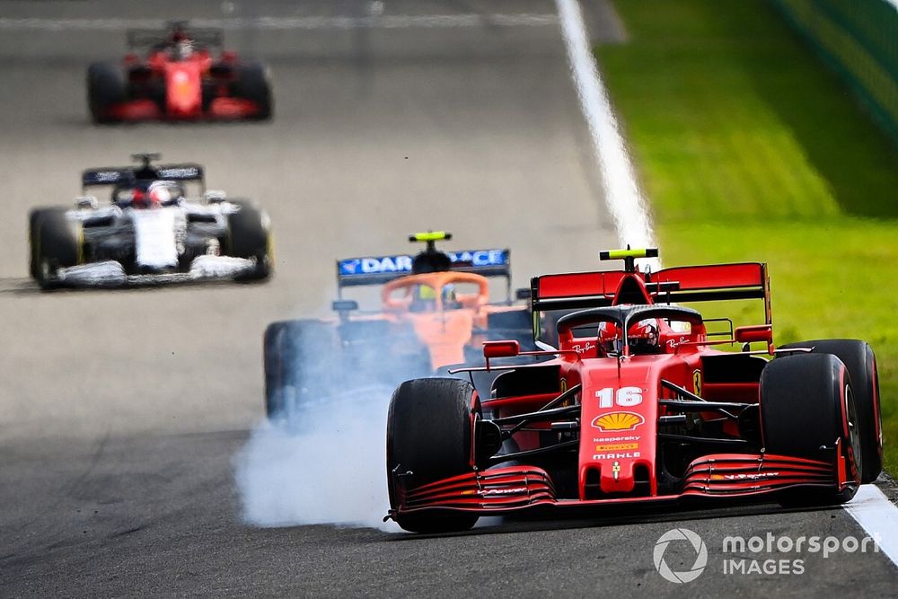 Charles Leclerc, Ferrari SF1000, bloque sa roue en défendant sur Lando Norris, McLaren MCL35