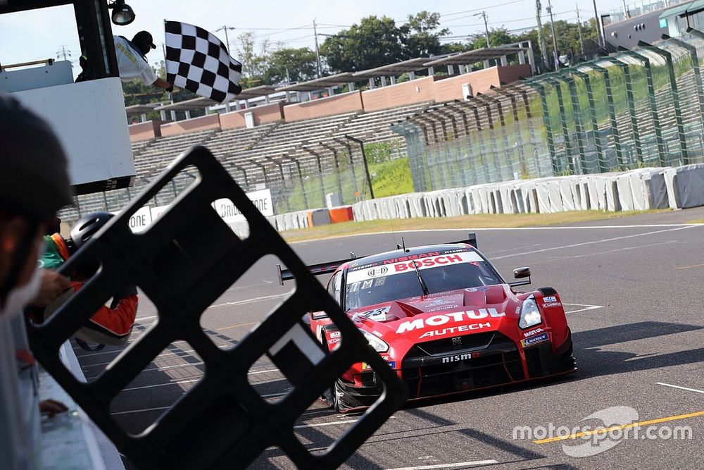 23号車ニスモの鈴木豊監督、2年ぶりの勝利に笑みこぼれる