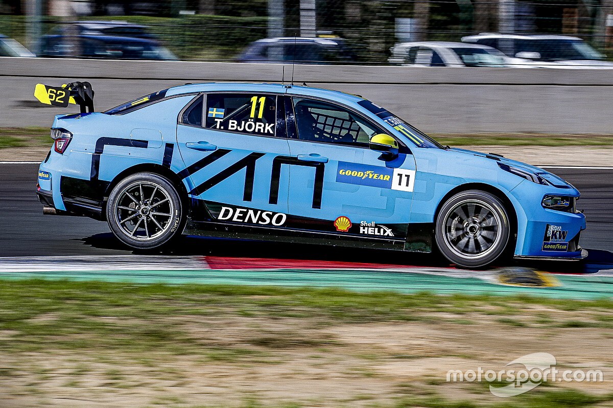 Honda и Lynk & Co поделили победы на первом этапе WTCR