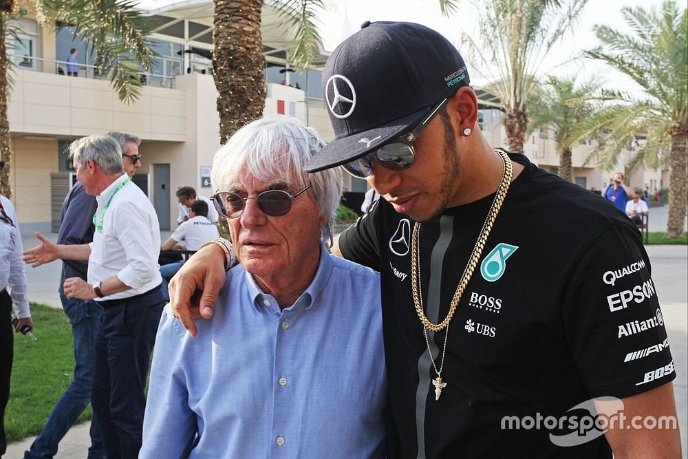 Bernie Ecclestone con Lewis Hamilton, Mercedes AMG F1