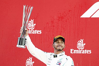 Hamilton se pasea en Barcelona y Ferrari baja a Vettel del podio