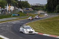Thed Bj&ouml;rk se lleva la tercera carrera del WTCR en el Nordschleife